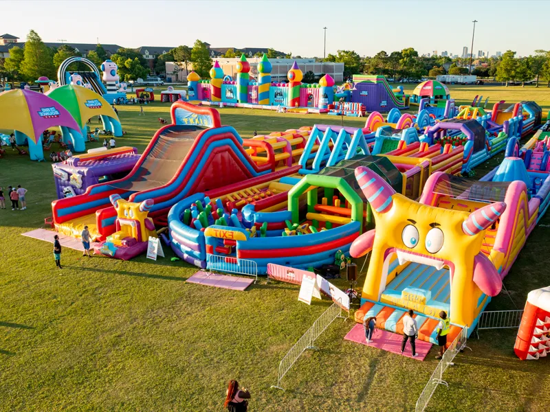 Из каких материалов изготавливают брезенты для надувных замков?