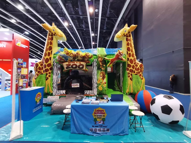 Leisure Activity® представляет зоопарк на выставке IAAPA EXPO ASIA с потрясающим 4-метровым надувным замком Leisure Activity® представляет зоопарк на выставке IAAPA EXPO ASIA с потрясающим 4-метровым надувным замком